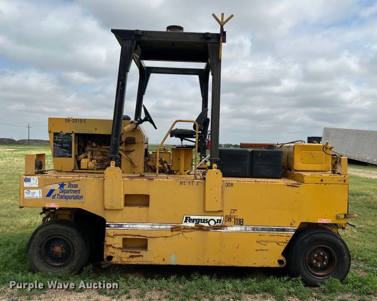 image for item DS8289 Ferguson SP-1118  pneumatic roller