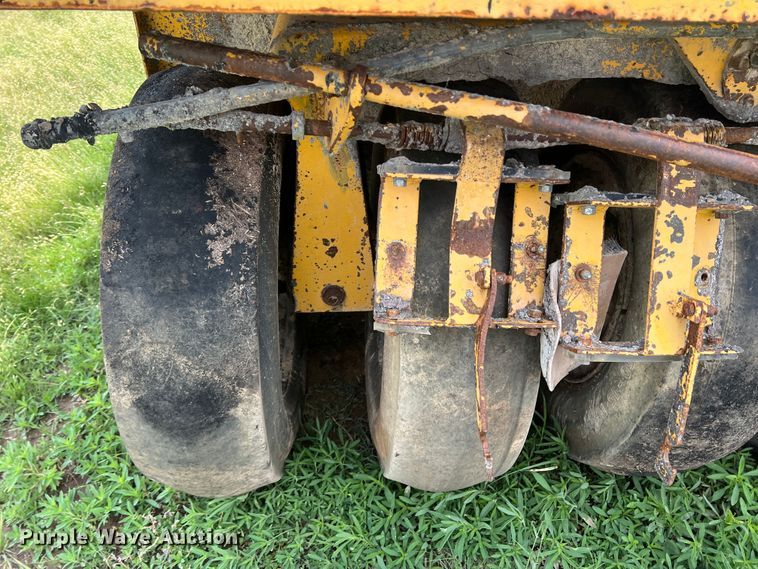 image for item DS8289 Ferguson SP-1118  pneumatic roller