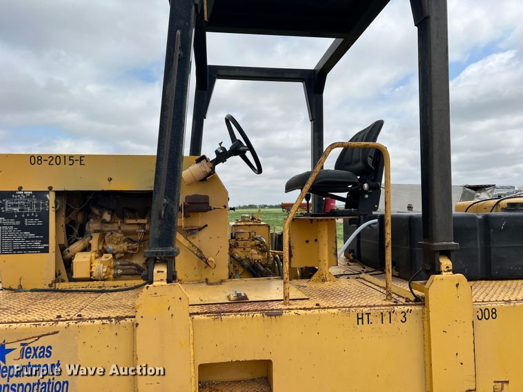 image for item DS8289 Ferguson SP-1118  pneumatic roller