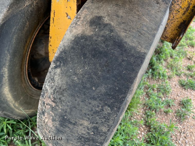 image for item DS8289 Ferguson SP-1118  pneumatic roller