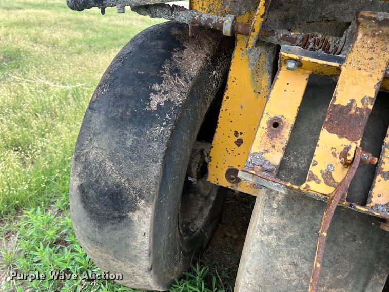 image for item DS8289 Ferguson SP-1118  pneumatic roller