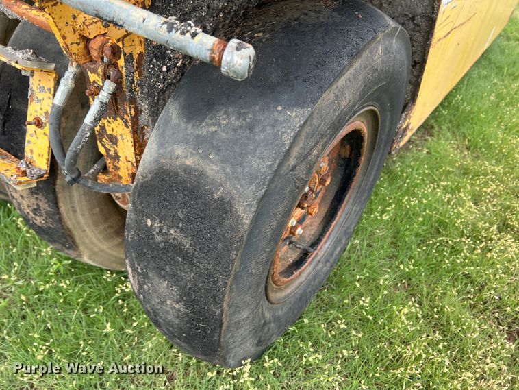 image for item DS8289 Ferguson SP-1118  pneumatic roller