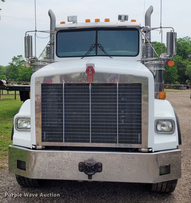 image for item FC9140 2005 Kenworth T800  semi truck