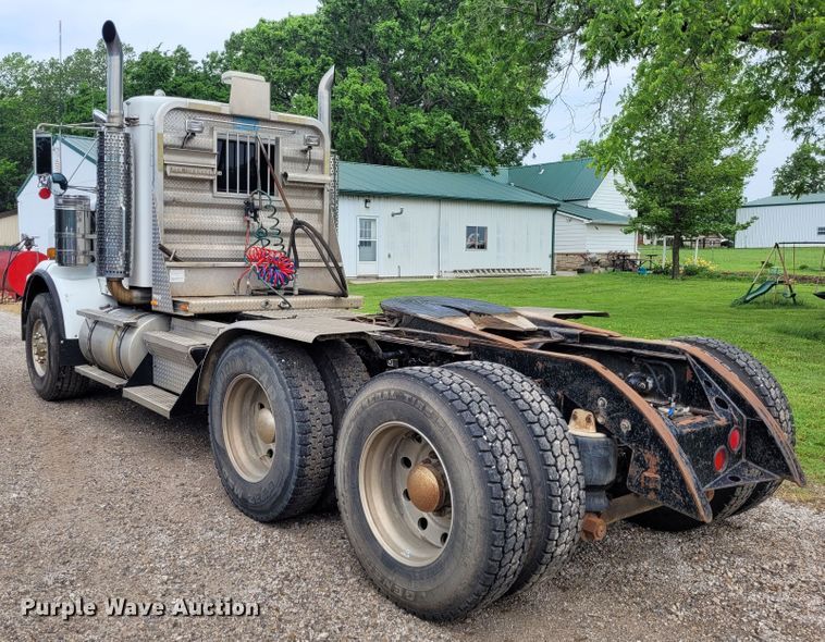 image for item FC9140 2005 Kenworth T800  semi truck