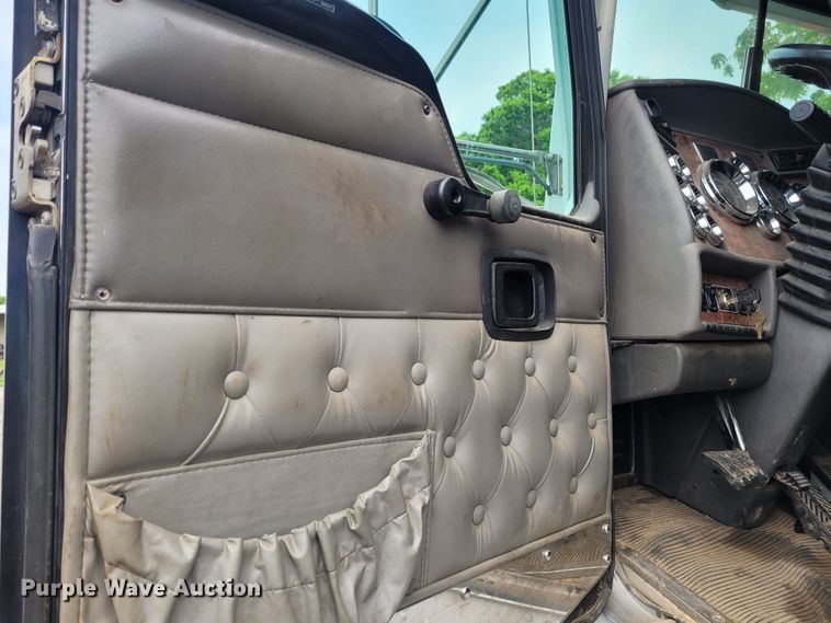 image for item FC9140 2005 Kenworth T800  semi truck