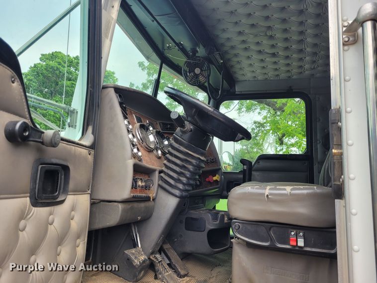 image for item FC9140 2005 Kenworth T800  semi truck