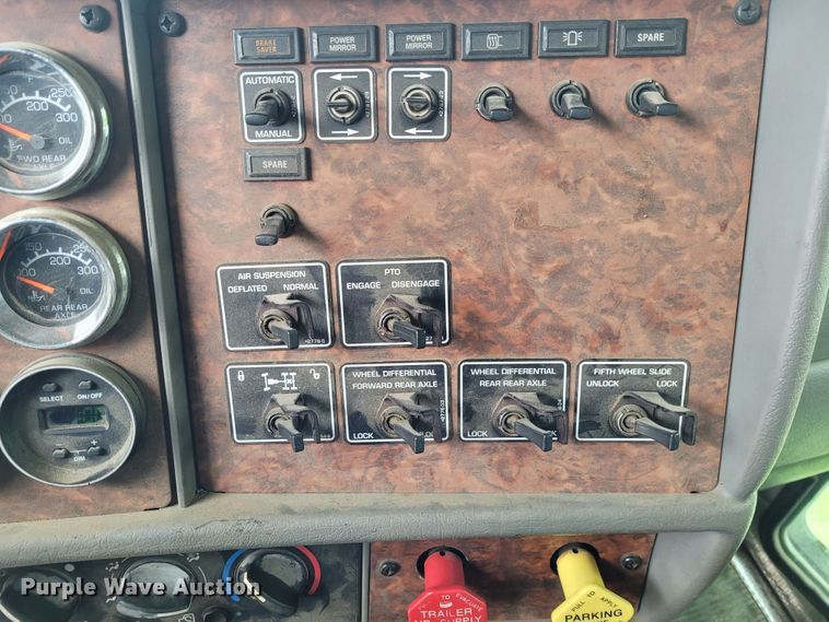 image for item FC9140 2005 Kenworth T800  semi truck