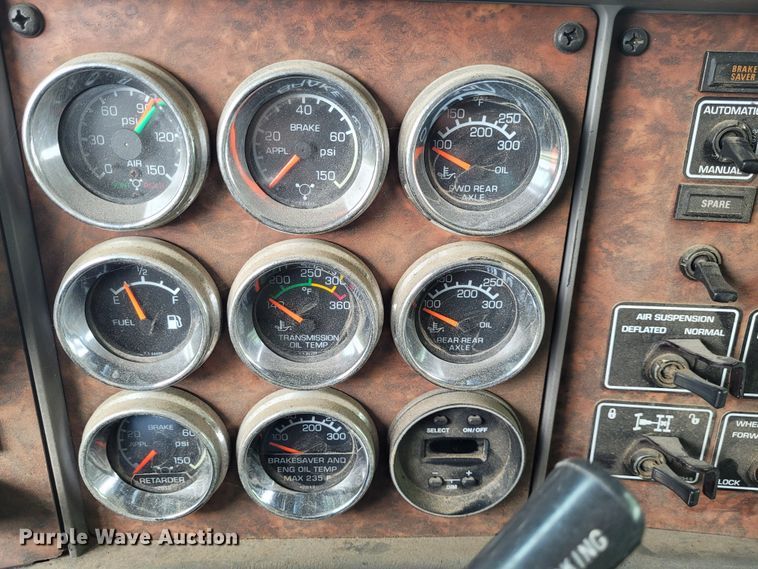 image for item FC9140 2005 Kenworth T800  semi truck