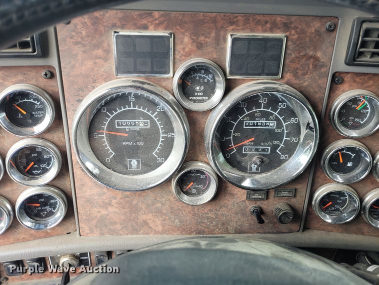 image for item FC9140 2005 Kenworth T800  semi truck