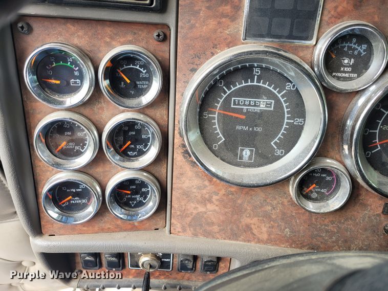 image for item FC9140 2005 Kenworth T800  semi truck