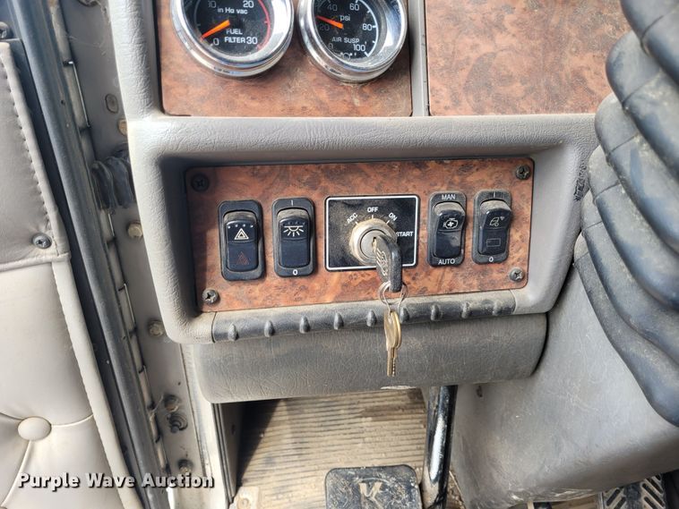 image for item FC9140 2005 Kenworth T800  semi truck