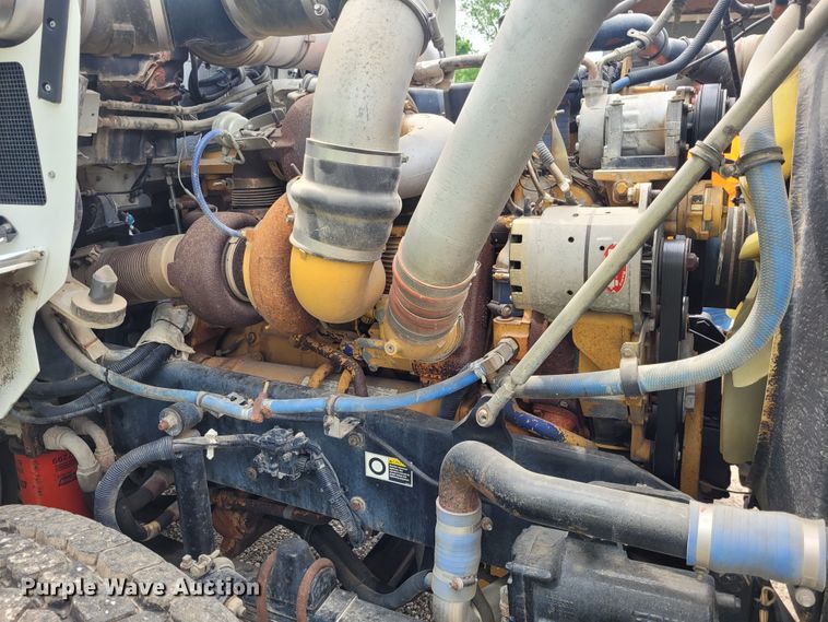 image for item FC9140 2005 Kenworth T800  semi truck