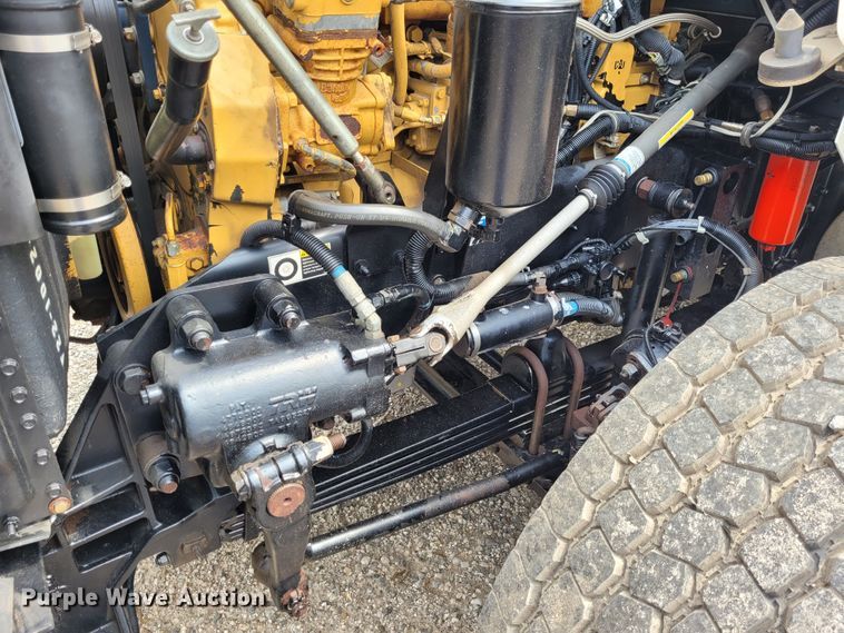 image for item FC9140 2005 Kenworth T800  semi truck