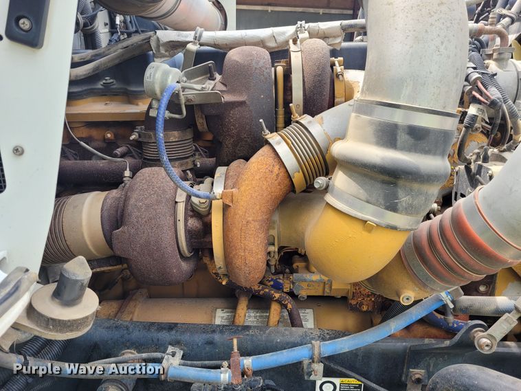 image for item FC9140 2005 Kenworth T800  semi truck