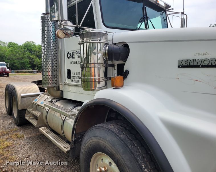 image for item FC9140 2005 Kenworth T800  semi truck