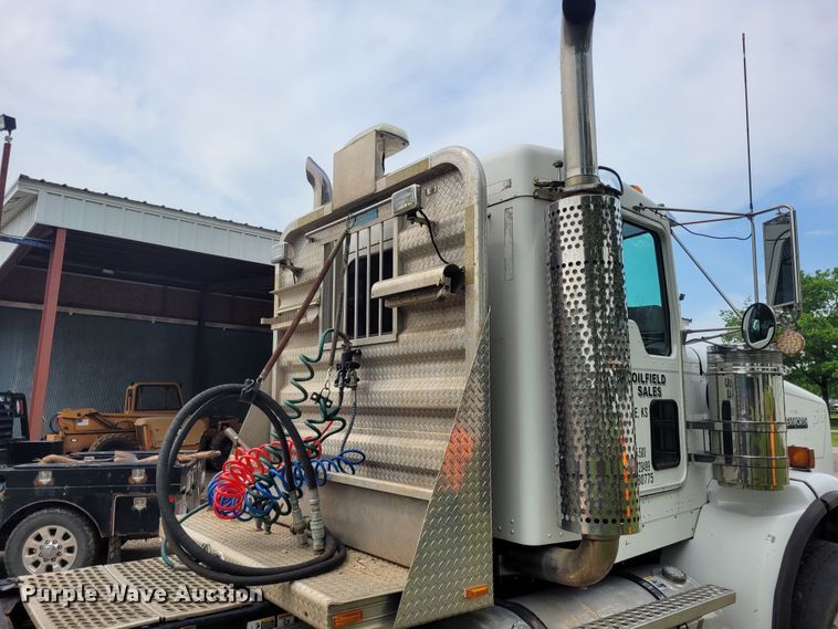 image for item FC9140 2005 Kenworth T800  semi truck