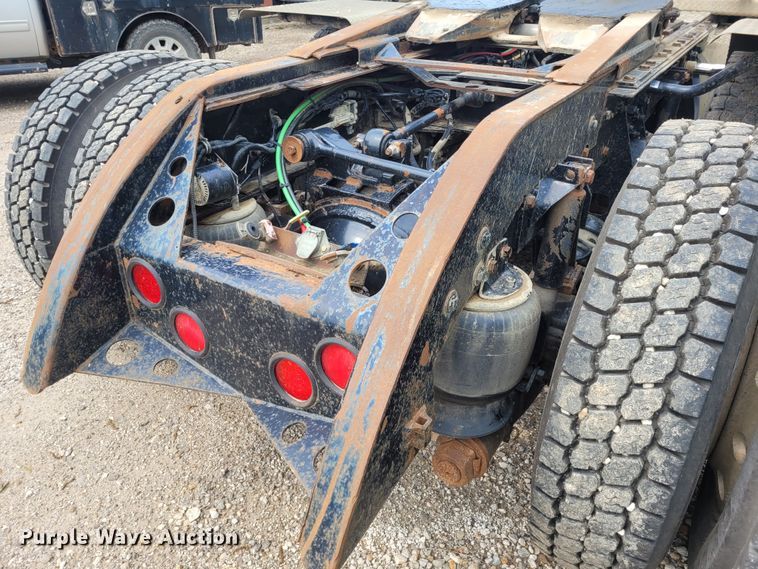 image for item FC9140 2005 Kenworth T800  semi truck