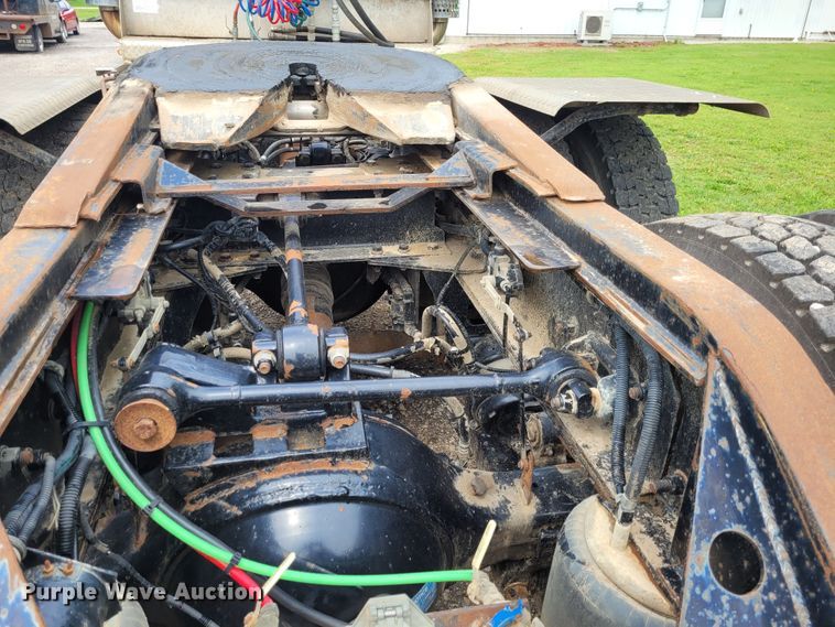 image for item FC9140 2005 Kenworth T800  semi truck