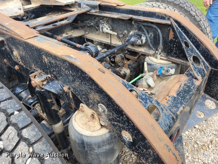 image for item FC9140 2005 Kenworth T800  semi truck