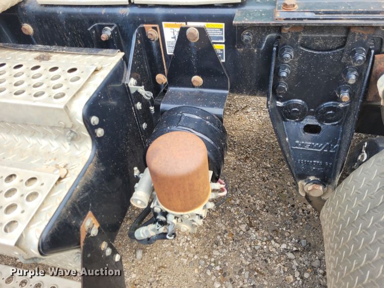 image for item FC9140 2005 Kenworth T800  semi truck