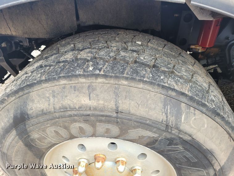 image for item FC9140 2005 Kenworth T800  semi truck