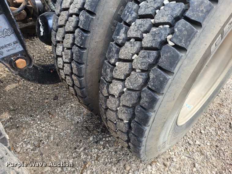 image for item FC9140 2005 Kenworth T800  semi truck