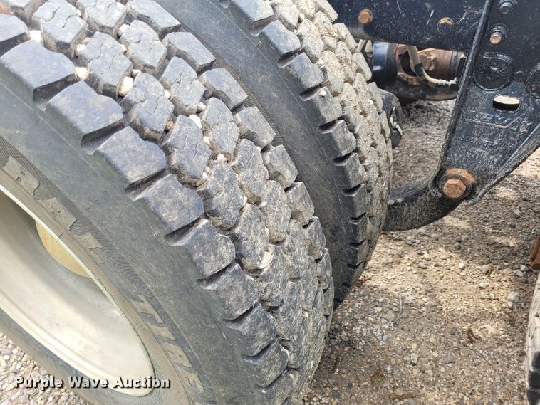 image for item FC9140 2005 Kenworth T800  semi truck