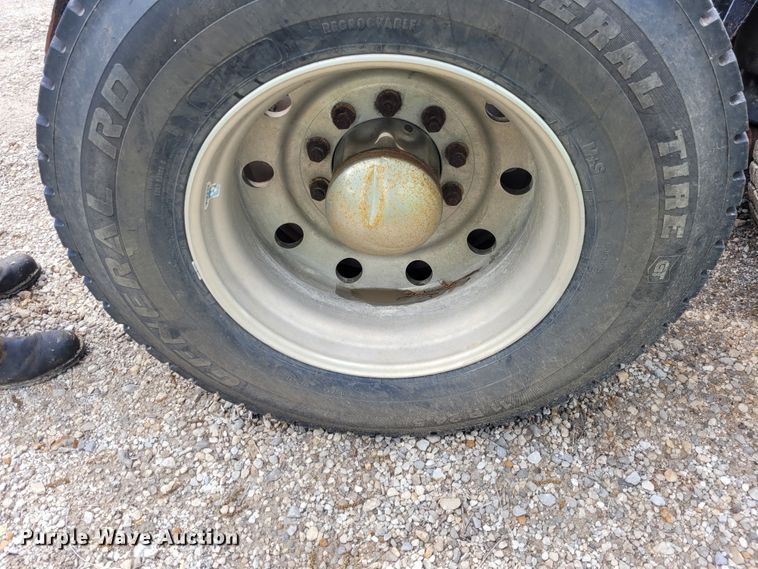 image for item FC9140 2005 Kenworth T800  semi truck