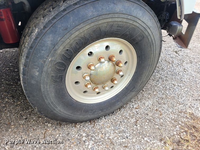 image for item FC9140 2005 Kenworth T800  semi truck