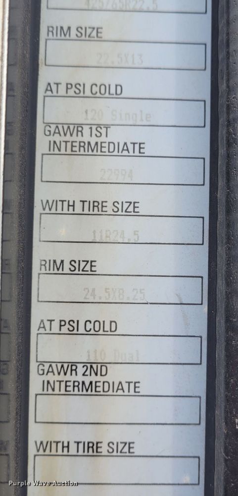 image for item FC9140 2005 Kenworth T800  semi truck