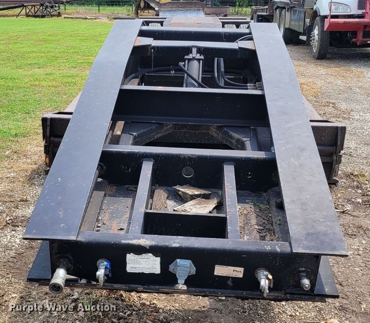 image for item FC9144 2004 Eager Beaver 35GSL  lowboy equipment trailer