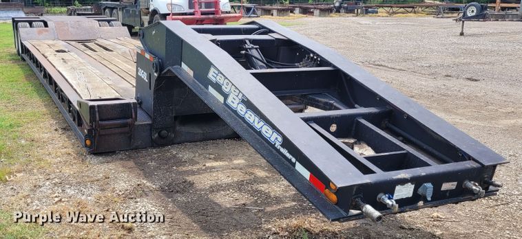 image for item FC9144 2004 Eager Beaver 35GSL  lowboy equipment trailer