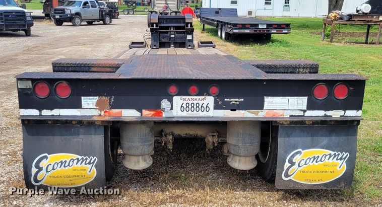 image for item FC9144 2004 Eager Beaver 35GSL  lowboy equipment trailer