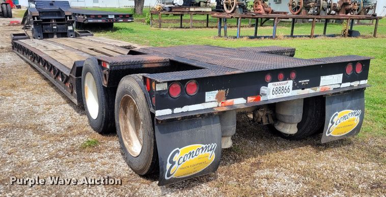 image for item FC9144 2004 Eager Beaver 35GSL  lowboy equipment trailer