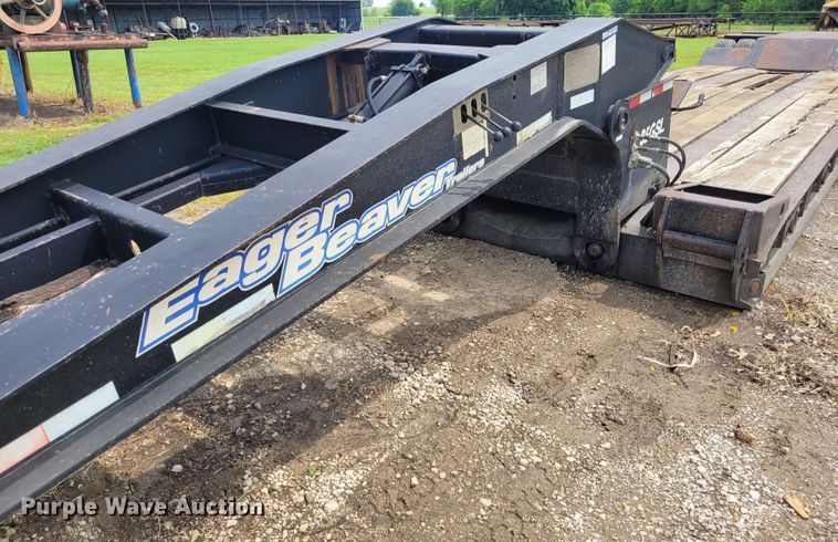 image for item FC9144 2004 Eager Beaver 35GSL  lowboy equipment trailer