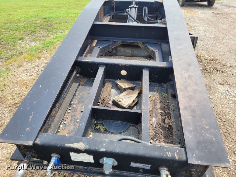 image for item FC9144 2004 Eager Beaver 35GSL  lowboy equipment trailer
