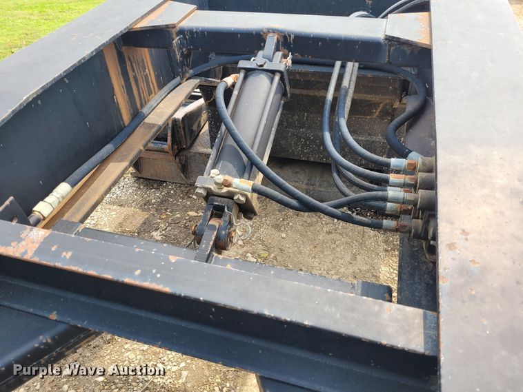 image for item FC9144 2004 Eager Beaver 35GSL  lowboy equipment trailer