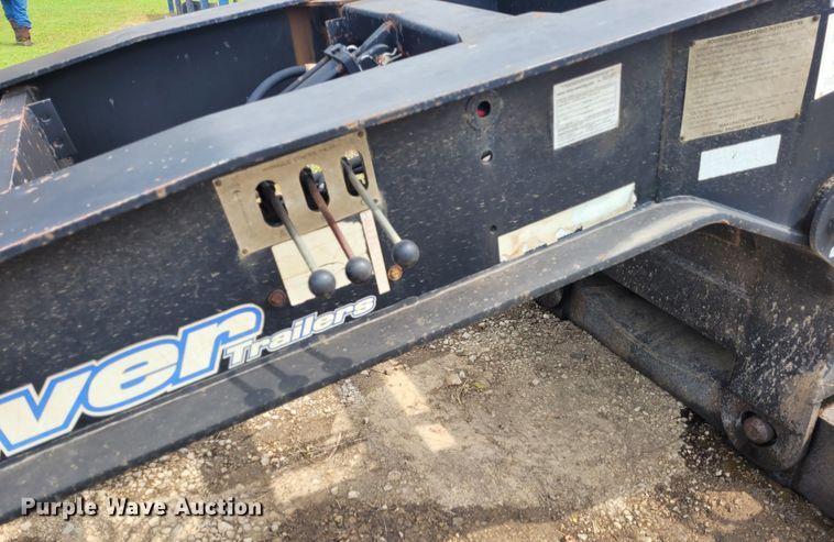 image for item FC9144 2004 Eager Beaver 35GSL  lowboy equipment trailer