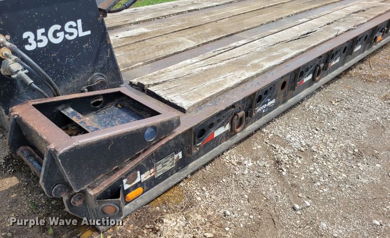 image for item FC9144 2004 Eager Beaver 35GSL  lowboy equipment trailer
