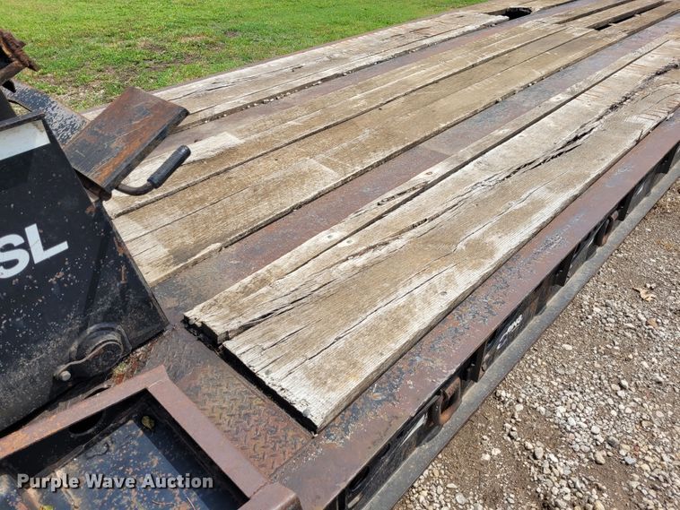 image for item FC9144 2004 Eager Beaver 35GSL  lowboy equipment trailer