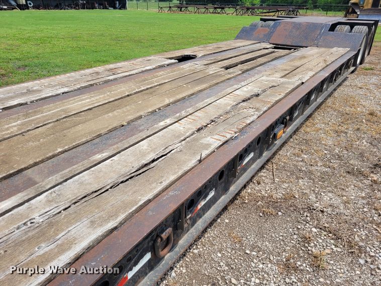 image for item FC9144 2004 Eager Beaver 35GSL  lowboy equipment trailer