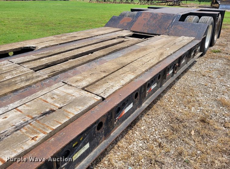 image for item FC9144 2004 Eager Beaver 35GSL  lowboy equipment trailer