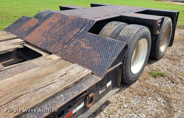 image for item FC9144 2004 Eager Beaver 35GSL  lowboy equipment trailer