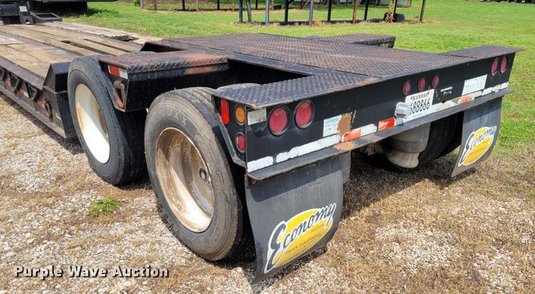 image for item FC9144 2004 Eager Beaver 35GSL  lowboy equipment trailer