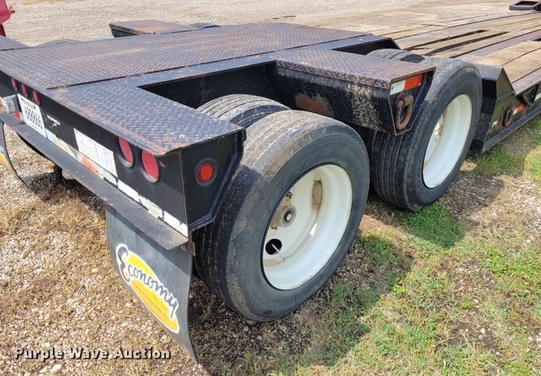image for item FC9144 2004 Eager Beaver 35GSL  lowboy equipment trailer