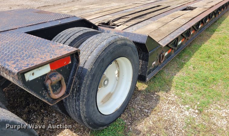 image for item FC9144 2004 Eager Beaver 35GSL  lowboy equipment trailer