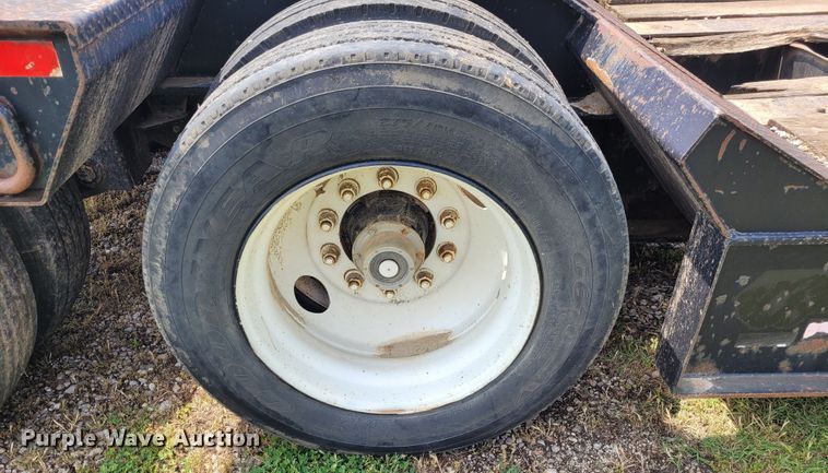 image for item FC9144 2004 Eager Beaver 35GSL  lowboy equipment trailer