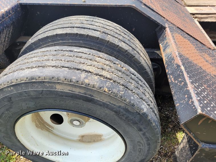 image for item FC9144 2004 Eager Beaver 35GSL  lowboy equipment trailer