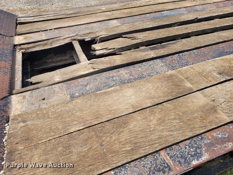 image for item FC9144 2004 Eager Beaver 35GSL  lowboy equipment trailer