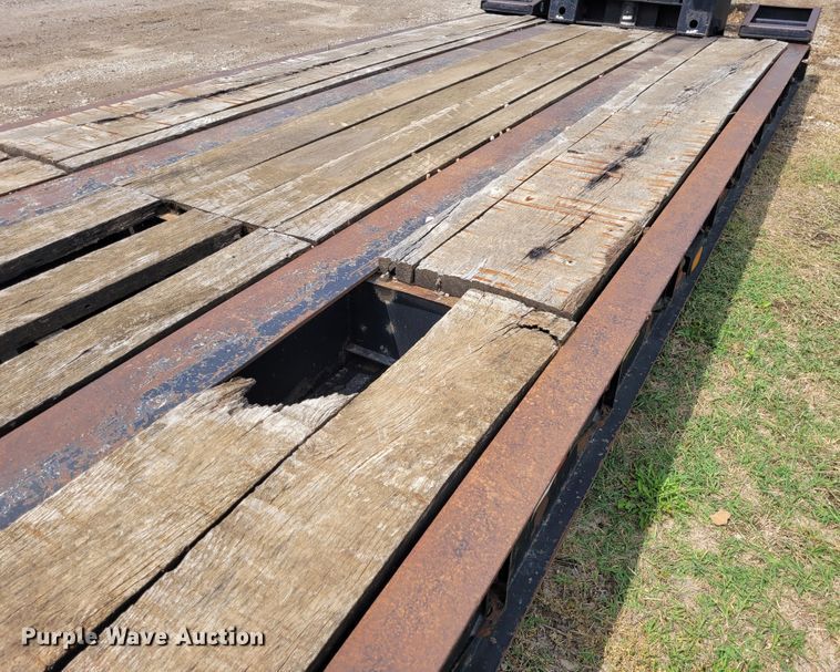 image for item FC9144 2004 Eager Beaver 35GSL  lowboy equipment trailer